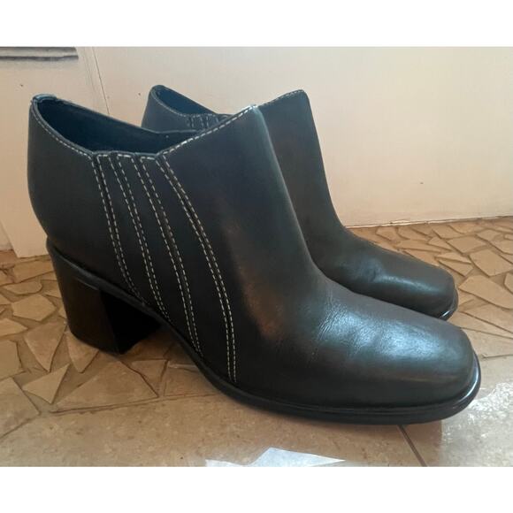 Clarks Y2K Slip On Block Heel Bootie Women 6.5 Leather Grunge Pump Square Toe - Picture 1 of 9